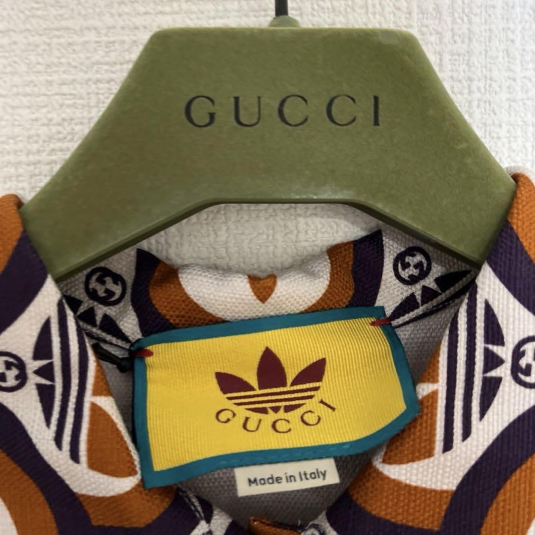 Gucci(グッチ)の【新品未使用】グッチGUCCIadidasコラボシャツ40サイズ レディースのトップス(シャツ/ブラウス(半袖/袖なし))の商品写真