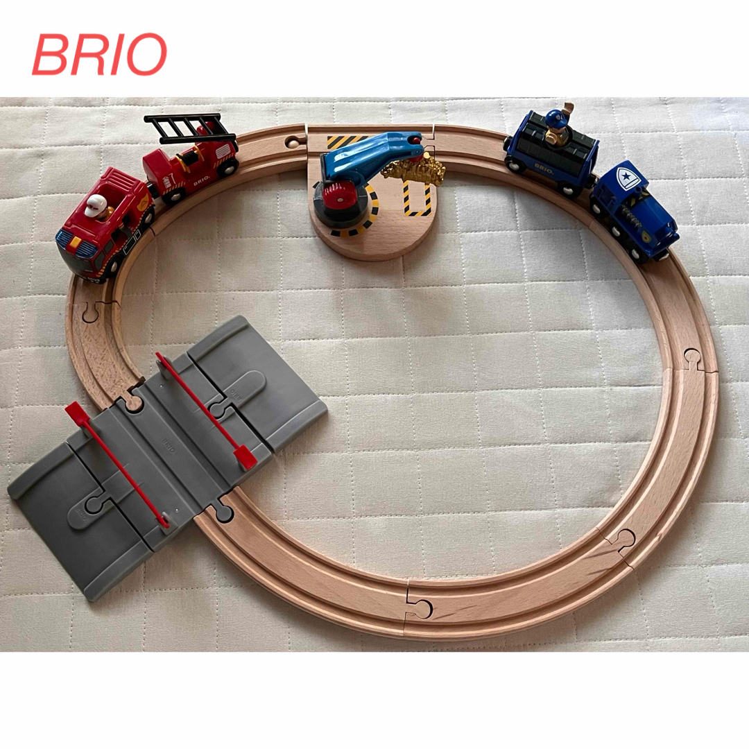 BRIO(ブリオ)のBRIO ポリストランスポートセット+ ライト&サウンド付ファイヤートラック キッズ/ベビー/マタニティのおもちゃ(電車のおもちゃ/車)の商品写真