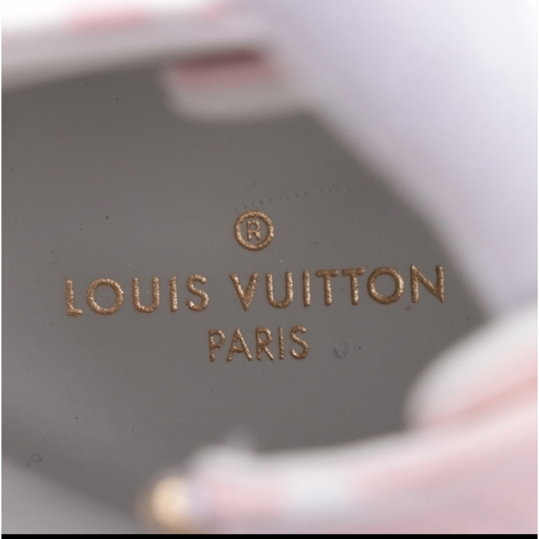 LOUIS VUITTON(ルイヴィトン)のルイヴィトン　スニーカー　新品 レディースの靴/シューズ(スニーカー)の商品写真