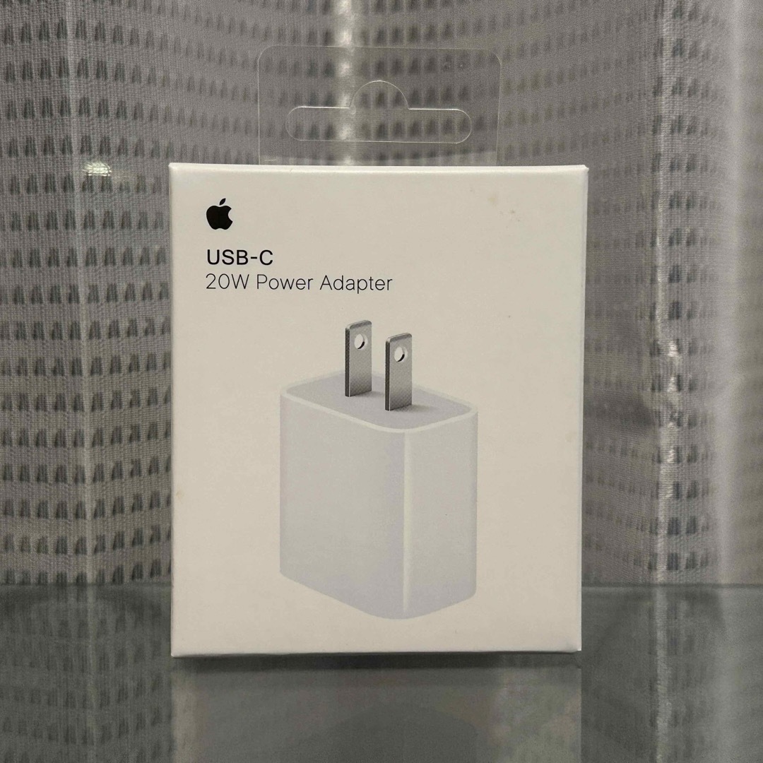 Apple(アップル)の新品未使用 純正Apple 20W USB-C 電源アダプター充電器　アップル スマホ/家電/カメラのスマートフォン/携帯電話(バッテリー/充電器)の商品写真
