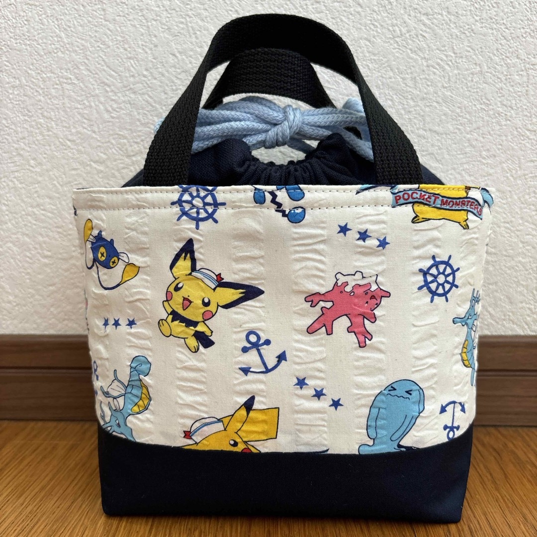 ハンドメイド お弁当袋 保冷保温 ランチトートバック【29】ホワイト×ネイビー キッズ/ベビー/マタニティのこども用バッグ(ランチボックス巾着)の商品写真