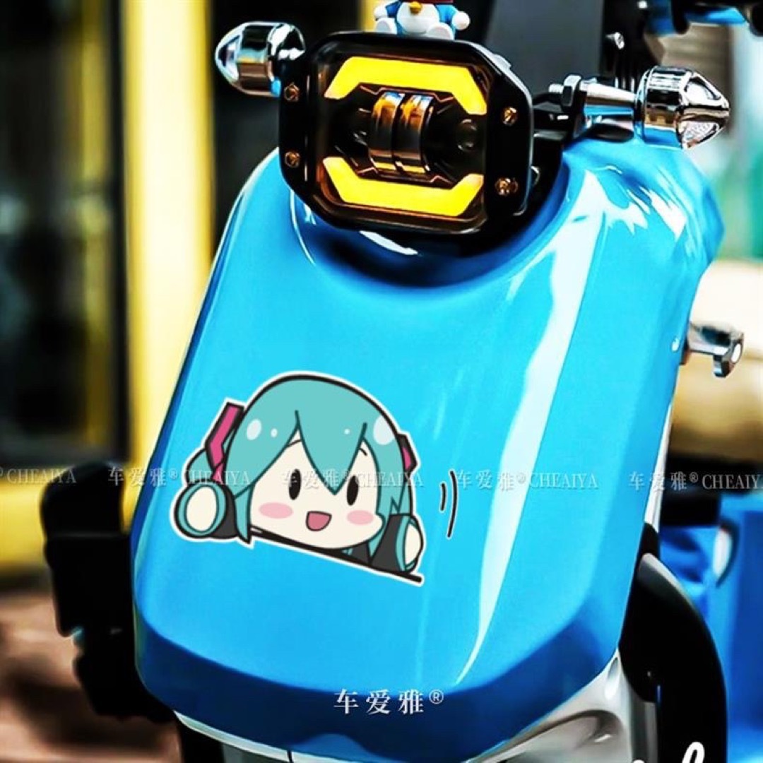 【二枚セット】初音車ステッカー 初ステッカースーツケース 車 バイク ヘルメット 自動車/バイクのバイク(ステッカー)の商品写真