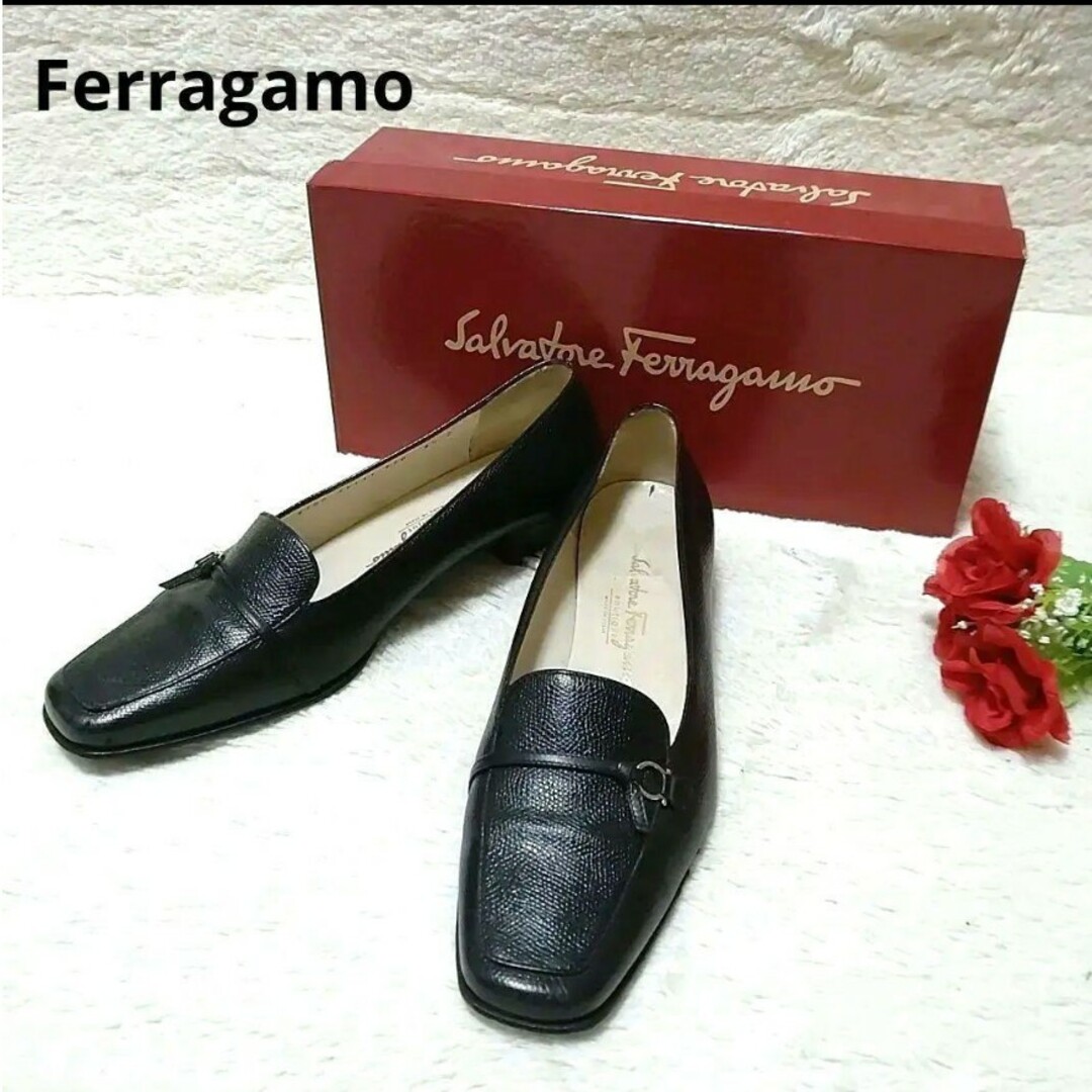 Salvatore Ferragamo(サルヴァトーレフェラガモ)のフェラガモ　ハンドバッグ　靴　2点セット レディースのバッグ(ハンドバッグ)の商品写真