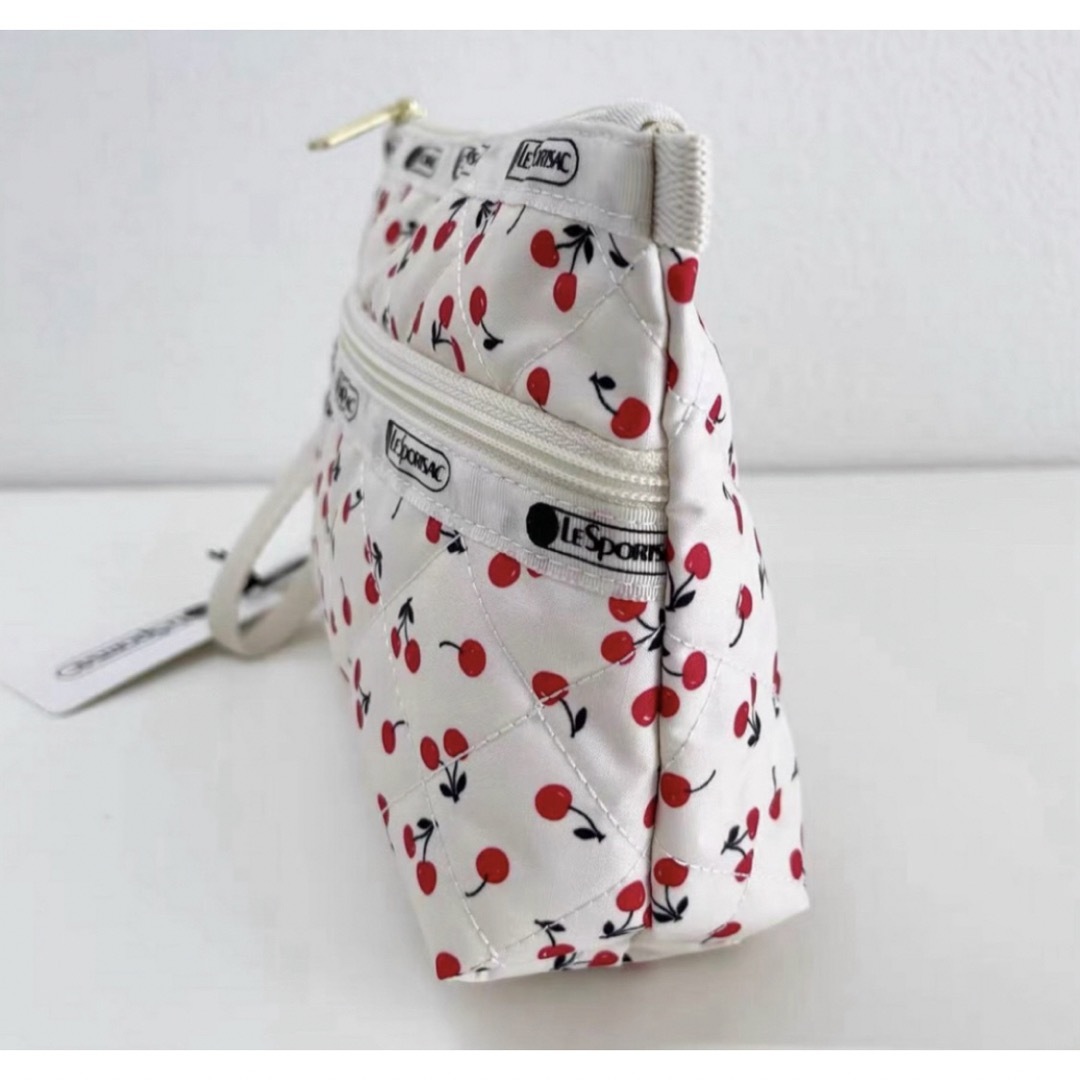 LeSportsac(レスポートサック)の【新品】レスポートサック  チェリーレッドキルト  神崎恵  2段ポーチ  レディースのファッション小物(ポーチ)の商品写真