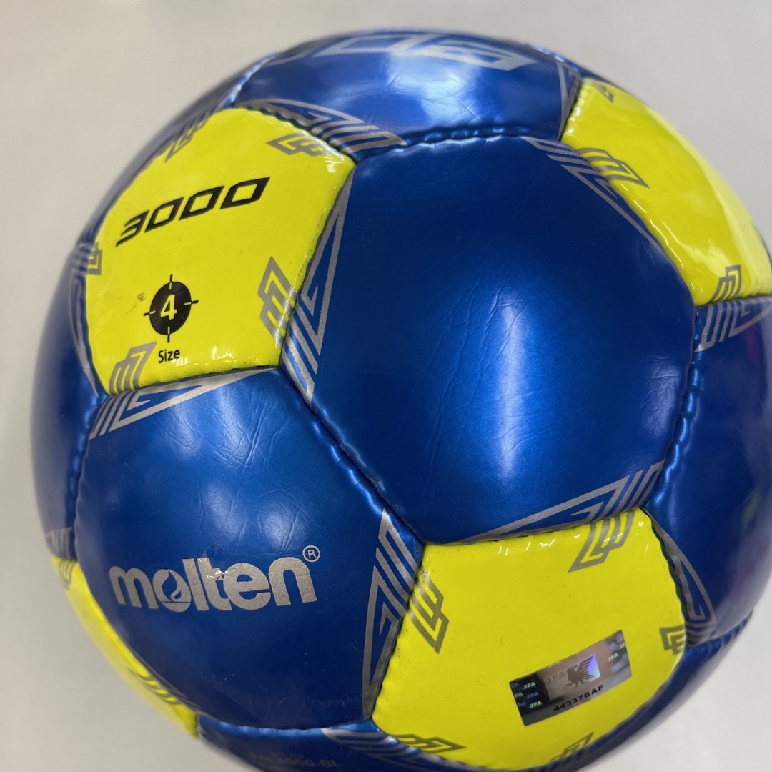 molten(モルテン)のモルテンサッカーボール公認球小学生用 スポーツ/アウトドアのサッカー/フットサル(ボール)の商品写真