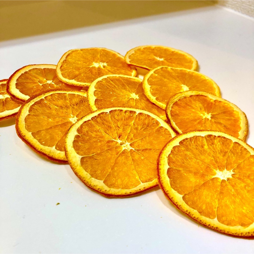 やや訳あり　ドライオレンジ　１０枚　ドライフルーツ　花材　素材 ハンドメイドの素材/材料(各種パーツ)の商品写真