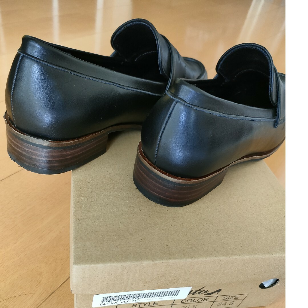 SESTO(セスト)のSESTO レザーピースのアンティークコインローファーパンプス レディースの靴/シューズ(ローファー/革靴)の商品写真