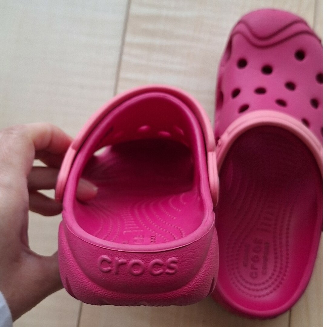 crocs(クロックス)のクロックス　クラシッククロッグキッズ　サンダル19.5cm キッズ/ベビー/マタニティのキッズ靴/シューズ(15cm~)(サンダル)の商品写真