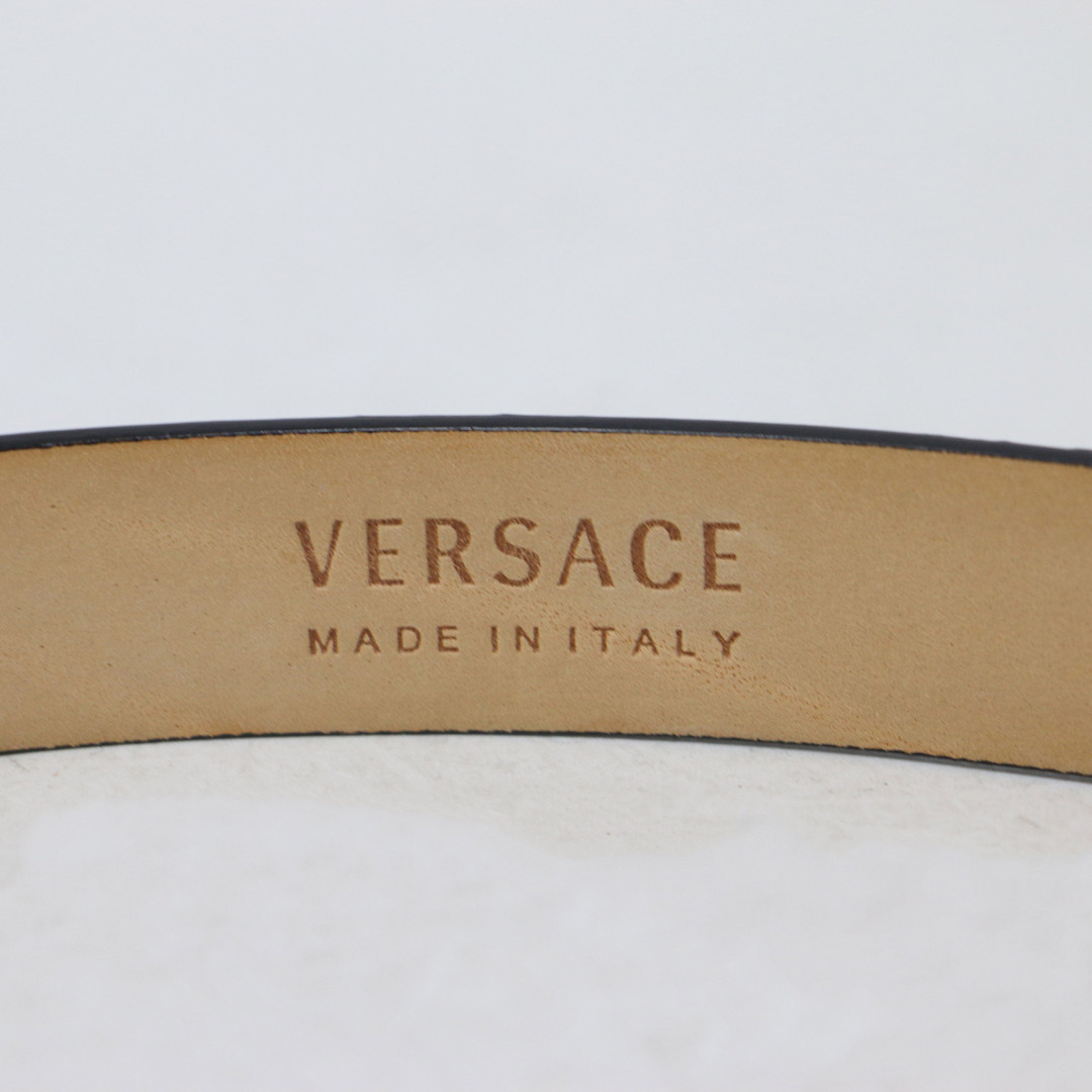 VERSACE(ヴェルサーチ)のVERSACE ヴェルサーチ ベルト ブラック 黒 80/32 ヴィルトゥス スリム レザー Vロゴ メタル【レディース】【中古】 レディースのファッション小物(ベルト)の商品写真