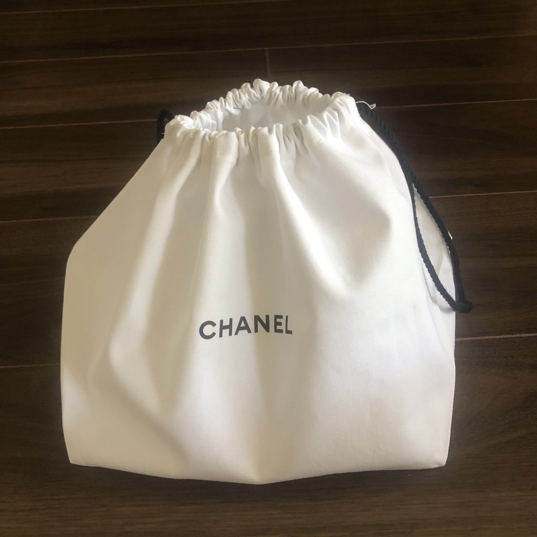 CHANEL(シャネル)のCHANEL ポーチ シャネル オリジナルポーチ 布製 巾着 ショッパー 袋 白 レディースのバッグ(ショップ袋)の商品写真