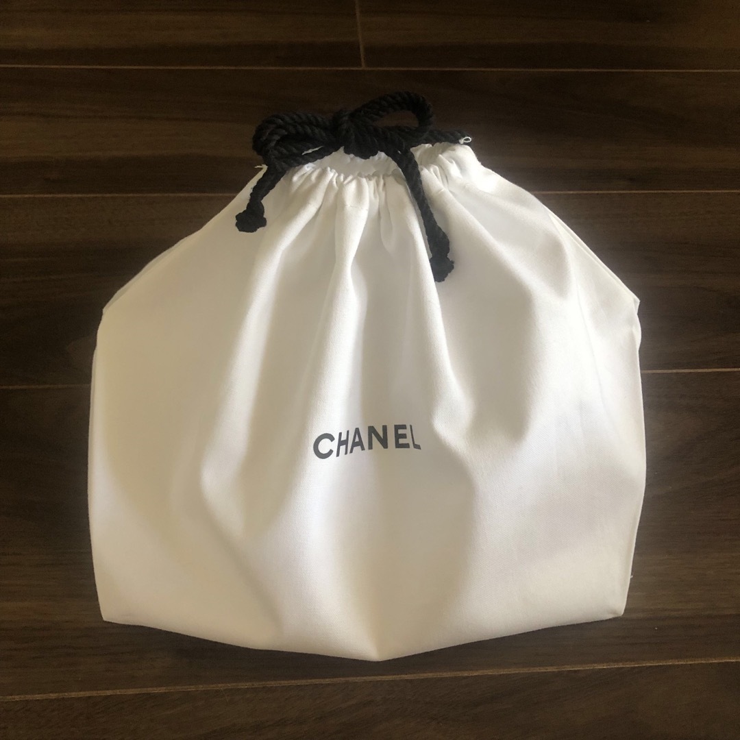 CHANEL(シャネル)のCHANEL ポーチ シャネル オリジナルポーチ 布製 巾着 ショッパー 袋 白 レディースのバッグ(ショップ袋)の商品写真