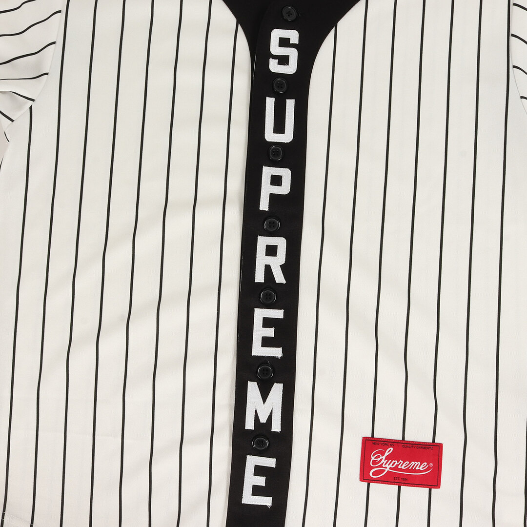 Supreme(シュプリーム)の美品 Supreme シュプリーム シャツ サイズ:S 18AW バーチカルロゴ ベースボールシャツ Vertical Logo Baseball Jersey ホワイト ブラック 白黒 トップス カジュアルシャツ 半袖 ジャージ【メンズ】【中古】 メンズのトップス(シャツ)の商品写真