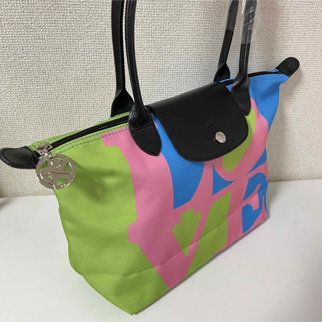 LONGCHAMP(ロンシャン)の【新品】ロンシャン×ロバート・インディアナ限定コラボM、肩掛けピンク レディースのバッグ(ショルダーバッグ)の商品写真