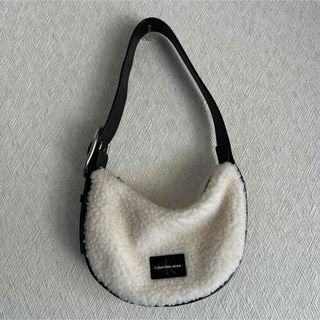 カルバンクライン(Calvin Klein)の美品　Calvin Klein Jeans シェルパワンハンドルバッグ　(ハンドバッグ)