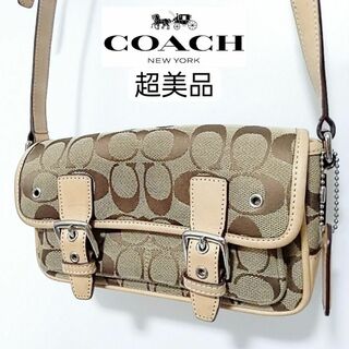 コーチ(COACH)の未使用に近い　超美品　コーチ　ミニショルダーバッグ　ベージュ　シグネチャー(ショルダーバッグ)