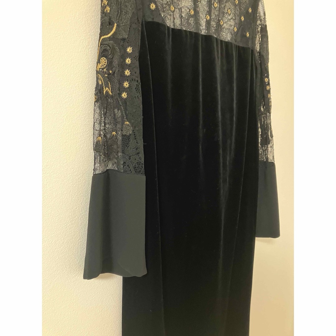 mame(マメ)のmame Leaver Lace Sleeves Velour Dress レディースのワンピース(ロングワンピース/マキシワンピース)の商品写真