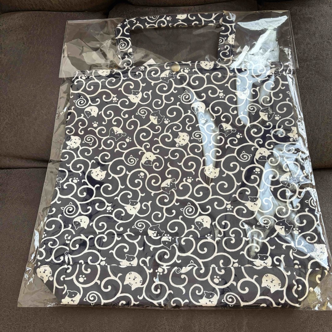 ネコ　ねこ　猫　犬　いぬ　イヌ　かばん　鞄　手提げ　綿プリント　ネイビー レディースのバッグ(ハンドバッグ)の商品写真
