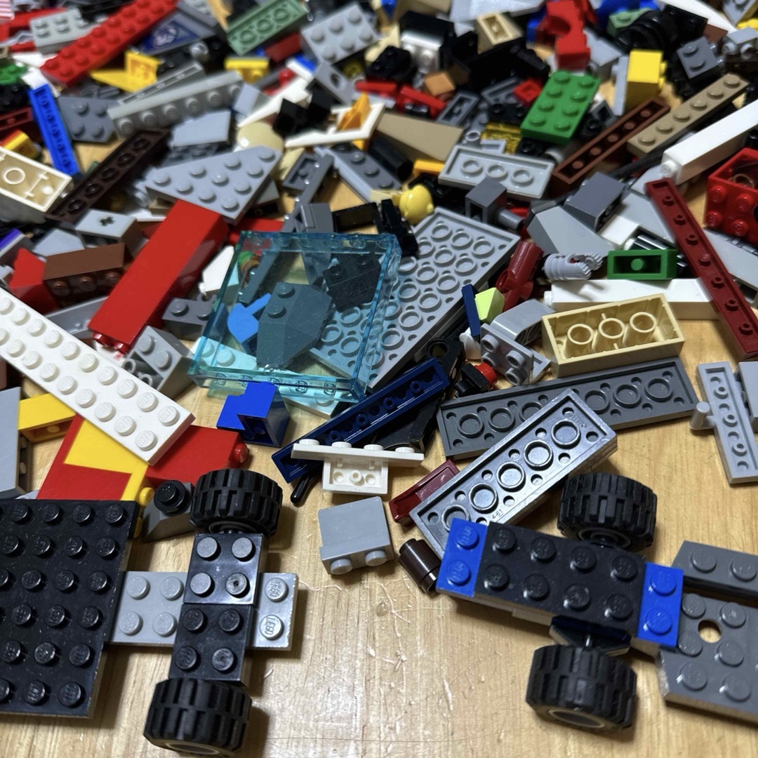 Lego(レゴ)のレゴ（lego）802g！まとめ売り 0.8kg　基本ブロック大量　中古 キッズ/ベビー/マタニティのおもちゃ(知育玩具)の商品写真