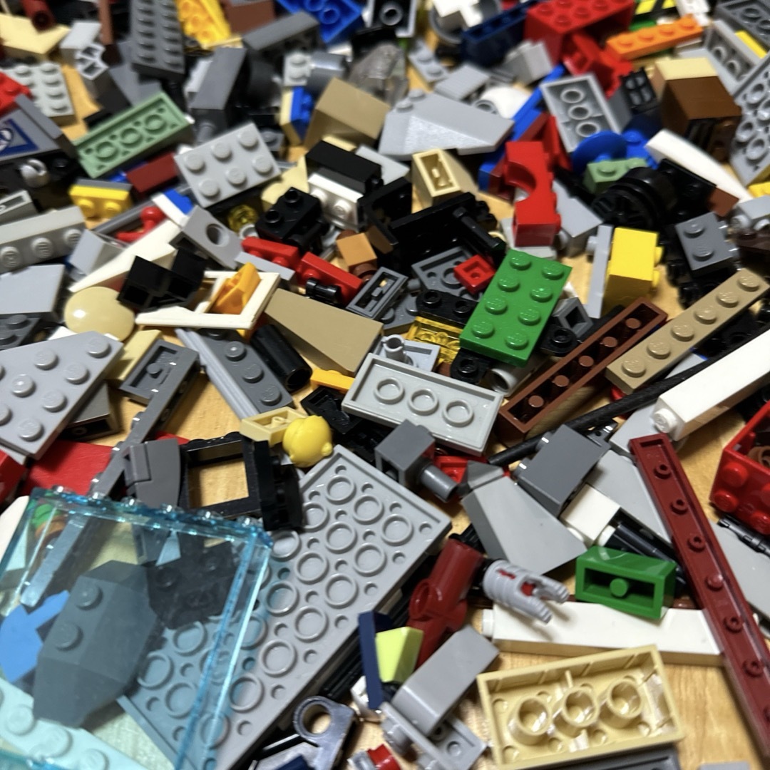 Lego(レゴ)のレゴ（lego）802g！まとめ売り 0.8kg　基本ブロック大量　中古 キッズ/ベビー/マタニティのおもちゃ(知育玩具)の商品写真