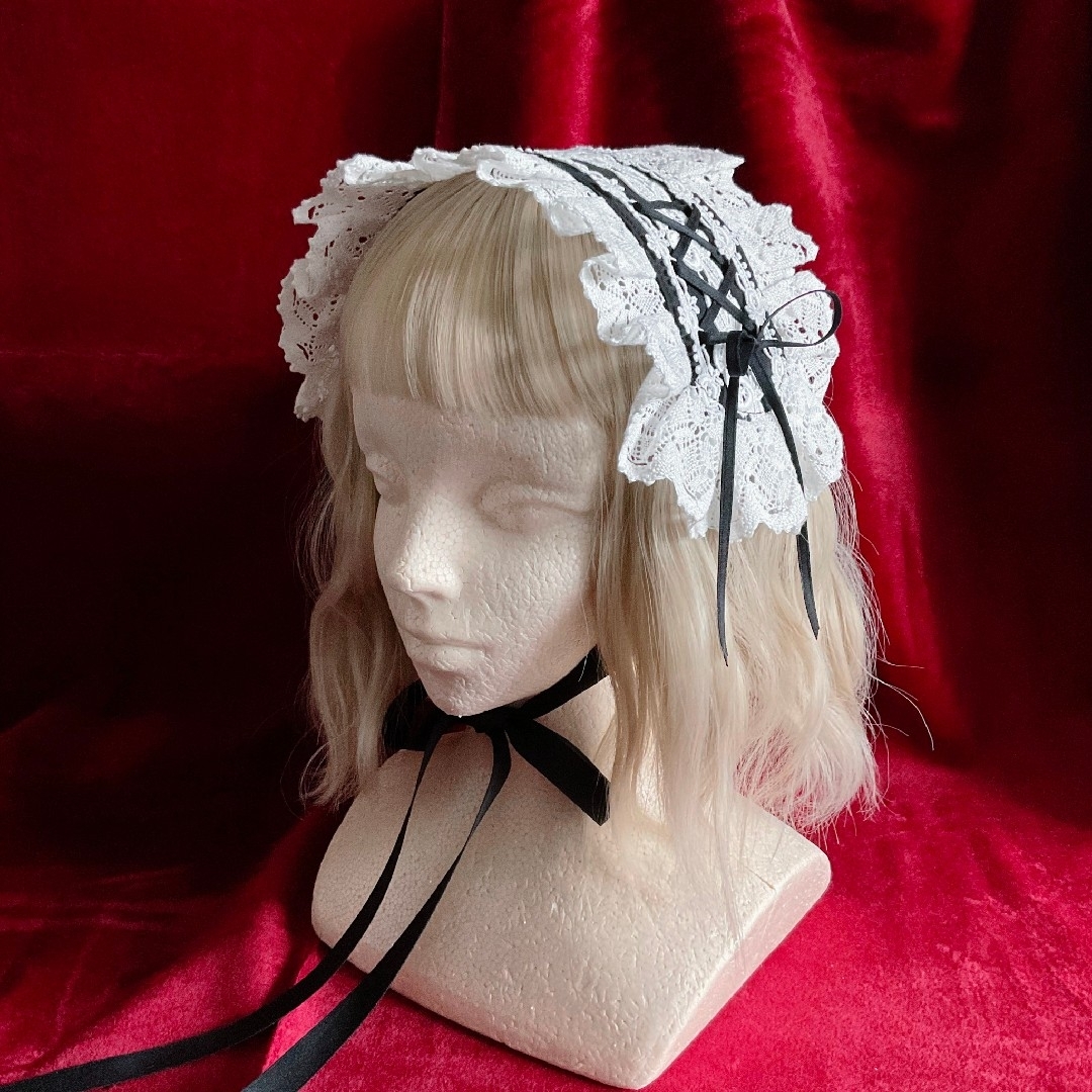 バラレースのサイド編み上げヘッドドレス 黒×オフ白 ハンドメイドのアクセサリー(ヘアアクセサリー)の商品写真