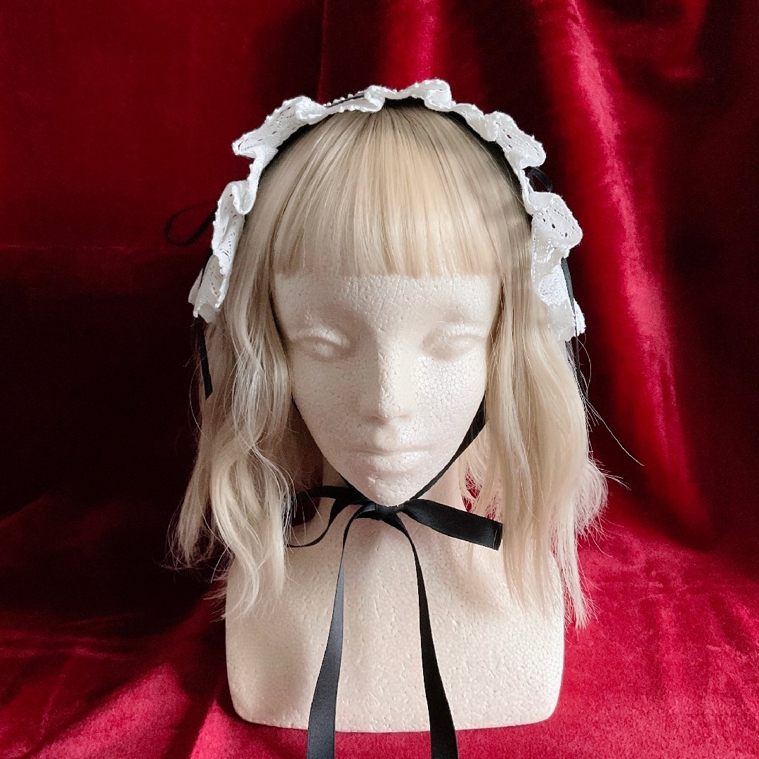 バラレースのサイド編み上げヘッドドレス 黒×オフ白 ハンドメイドのアクセサリー(ヘアアクセサリー)の商品写真
