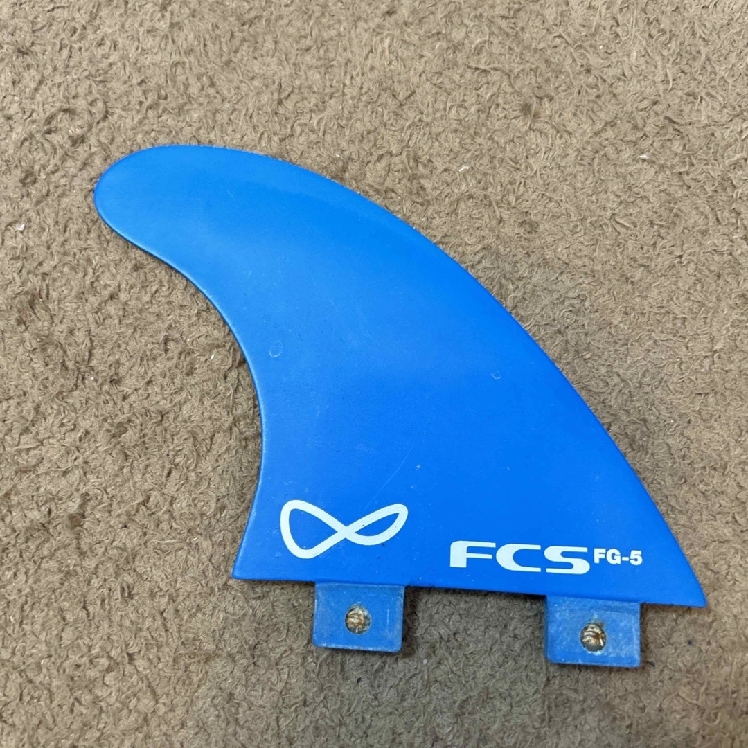 FCS(エフシーエス)のサーフィン　フィン中古　1パーツ左のみ スポーツ/アウトドアのスポーツ/アウトドア その他(サーフィン)の商品写真