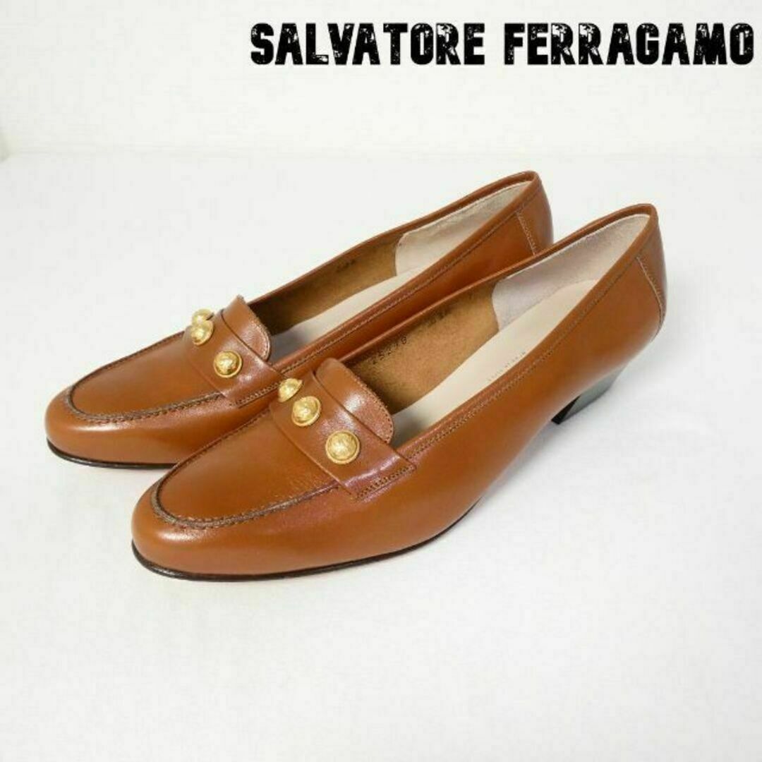 Salvatore Ferragamo(サルヴァトーレフェラガモ)の未使用 Salvatore Ferragamo レザー ラウンドトゥ パンプス レディースの靴/シューズ(ハイヒール/パンプス)の商品写真