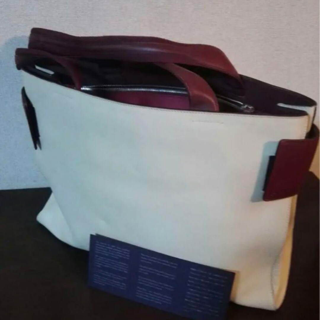 PRADA(プラダ)のPRADA プラダ オフホワイト レザーバッグ トートバッグ レディースのバッグ(ハンドバッグ)の商品写真