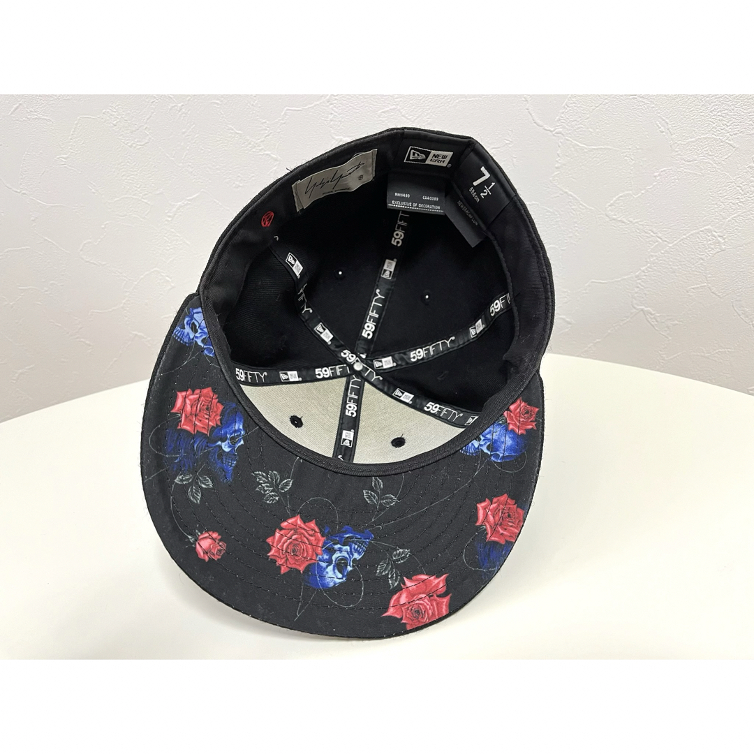 NEW ERA(ニューエラー)のニューエラ ヨウジヤマモト 薔薇 59.6 ベースボール キャップ スカルローズ メンズの帽子(キャップ)の商品写真