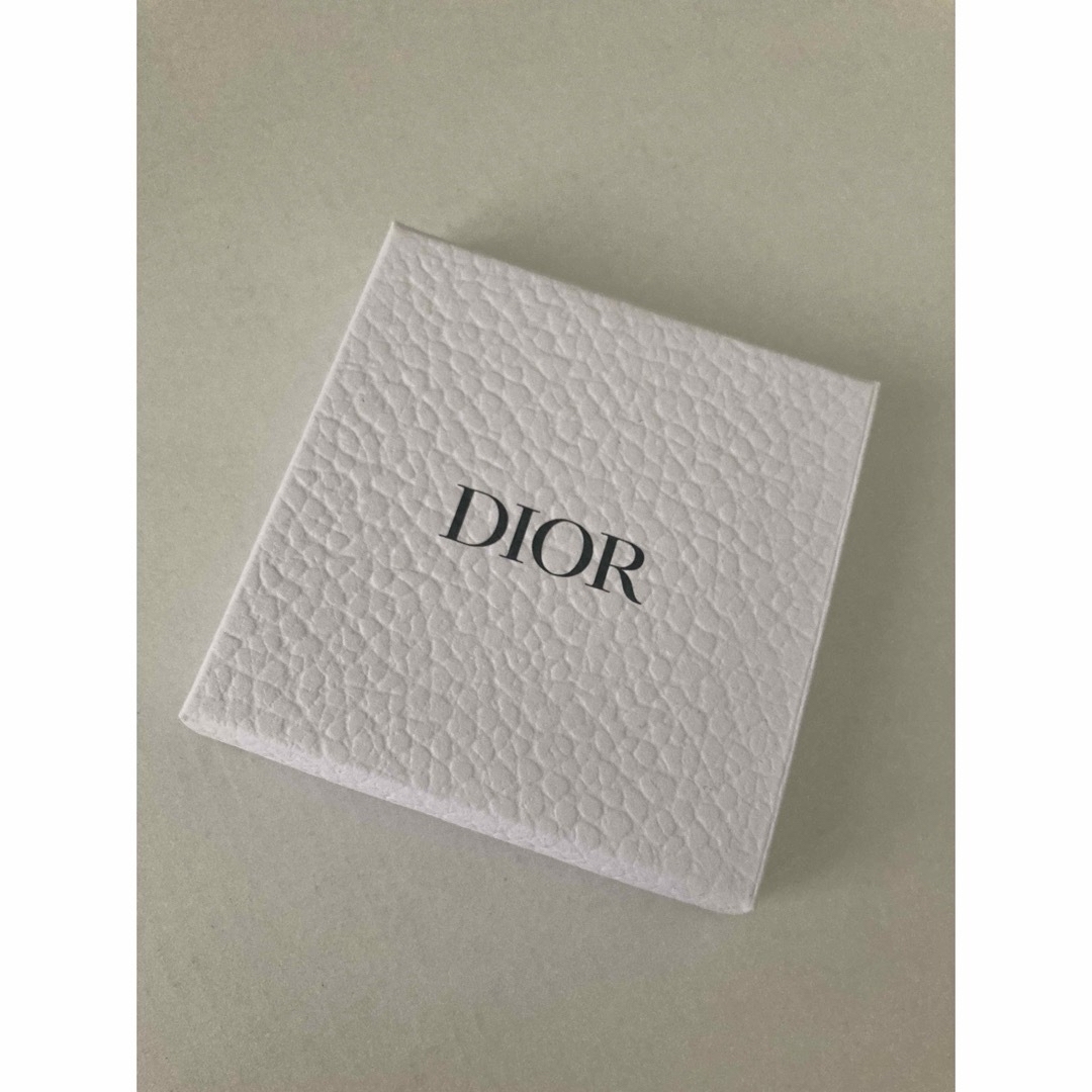 Dior(ディオール)の新品未使用【ディオール】dior スマホリング　非売品 スマホ/家電/カメラのスマホアクセサリー(その他)の商品写真