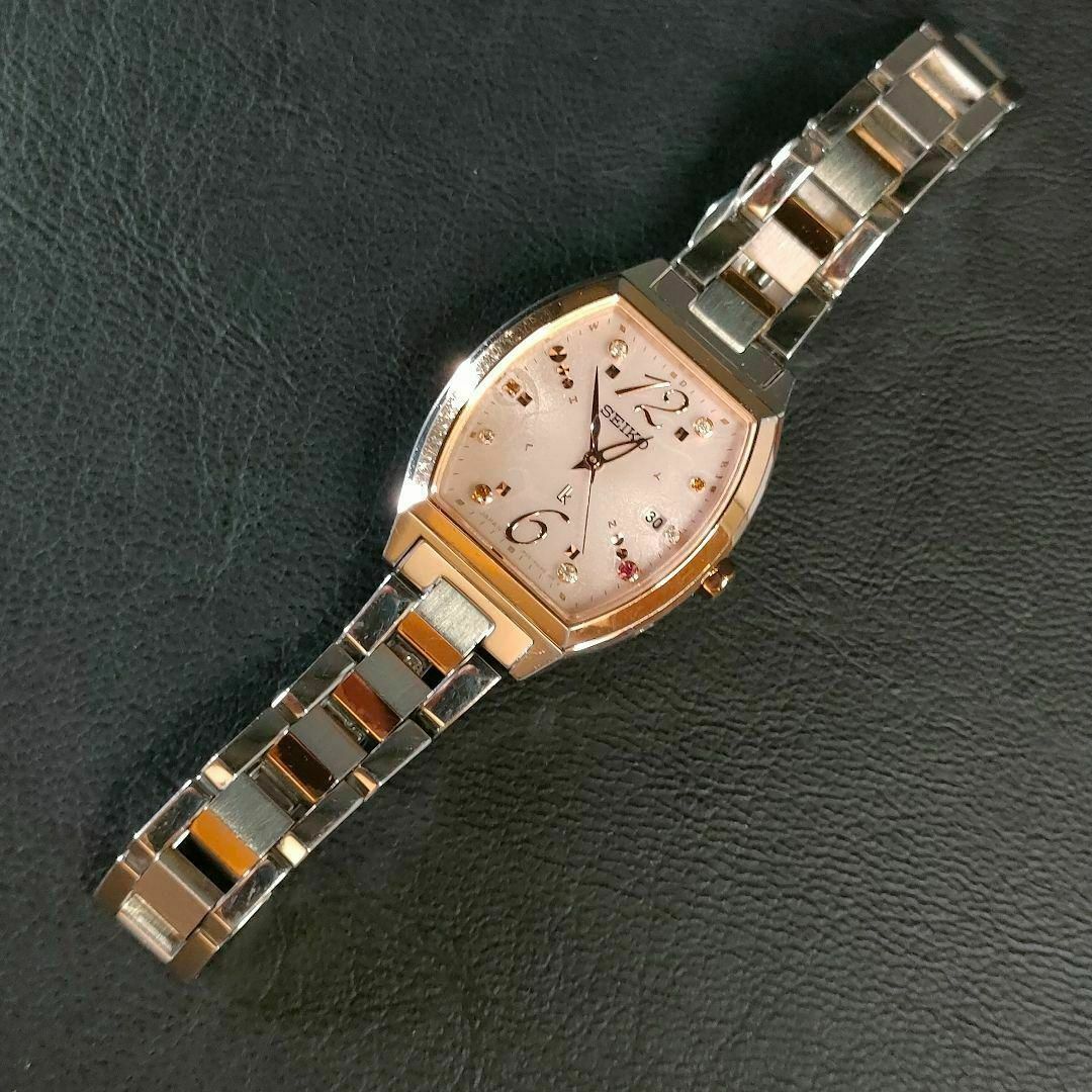 SEIKO(セイコー)の美品【稼働品】SEIKO　セイコールキア　1B22　ピンク　トノー　ソーラー レディースのファッション小物(腕時計)の商品写真