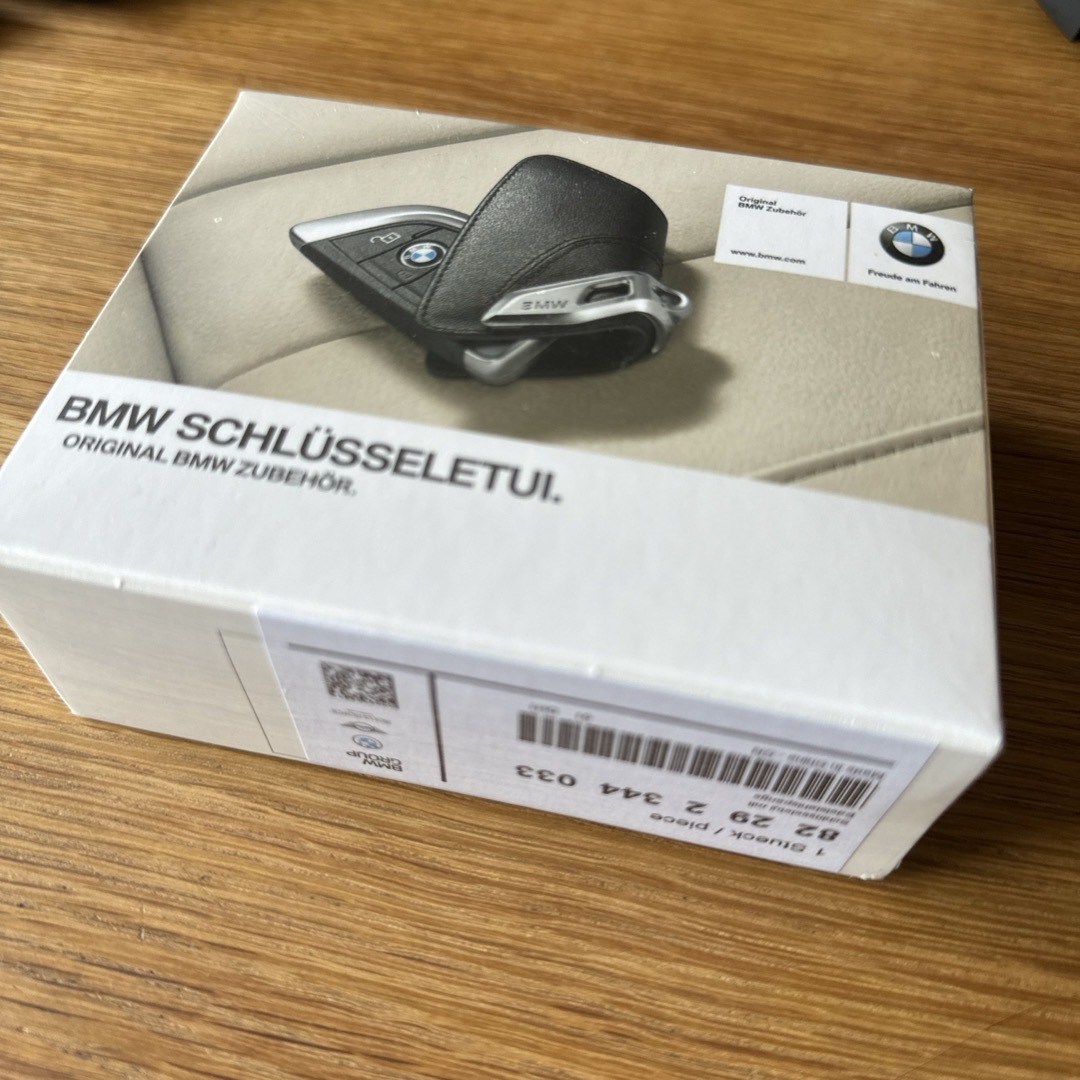 BMW(ビーエムダブリュー)の新品未開封　純正　BMW KEY CASE エンタメ/ホビーの雑誌(車/バイク)の商品写真