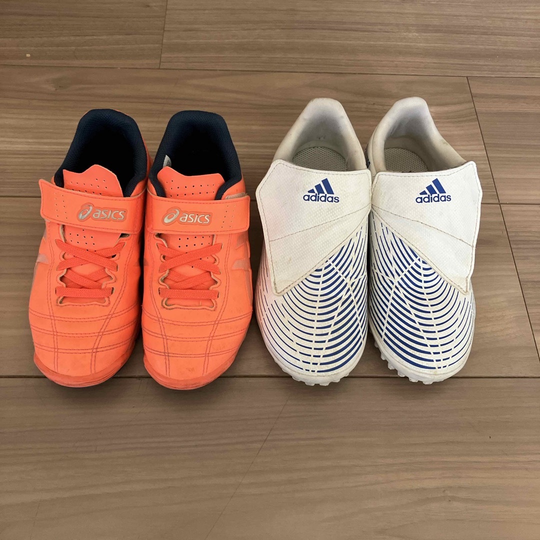 adidas(アディダス)のadidas asicsトレーニング　シューズ　サッカー　シューズ　子供 キッズ/ベビー/マタニティのキッズ靴/シューズ(15cm~)(スニーカー)の商品写真