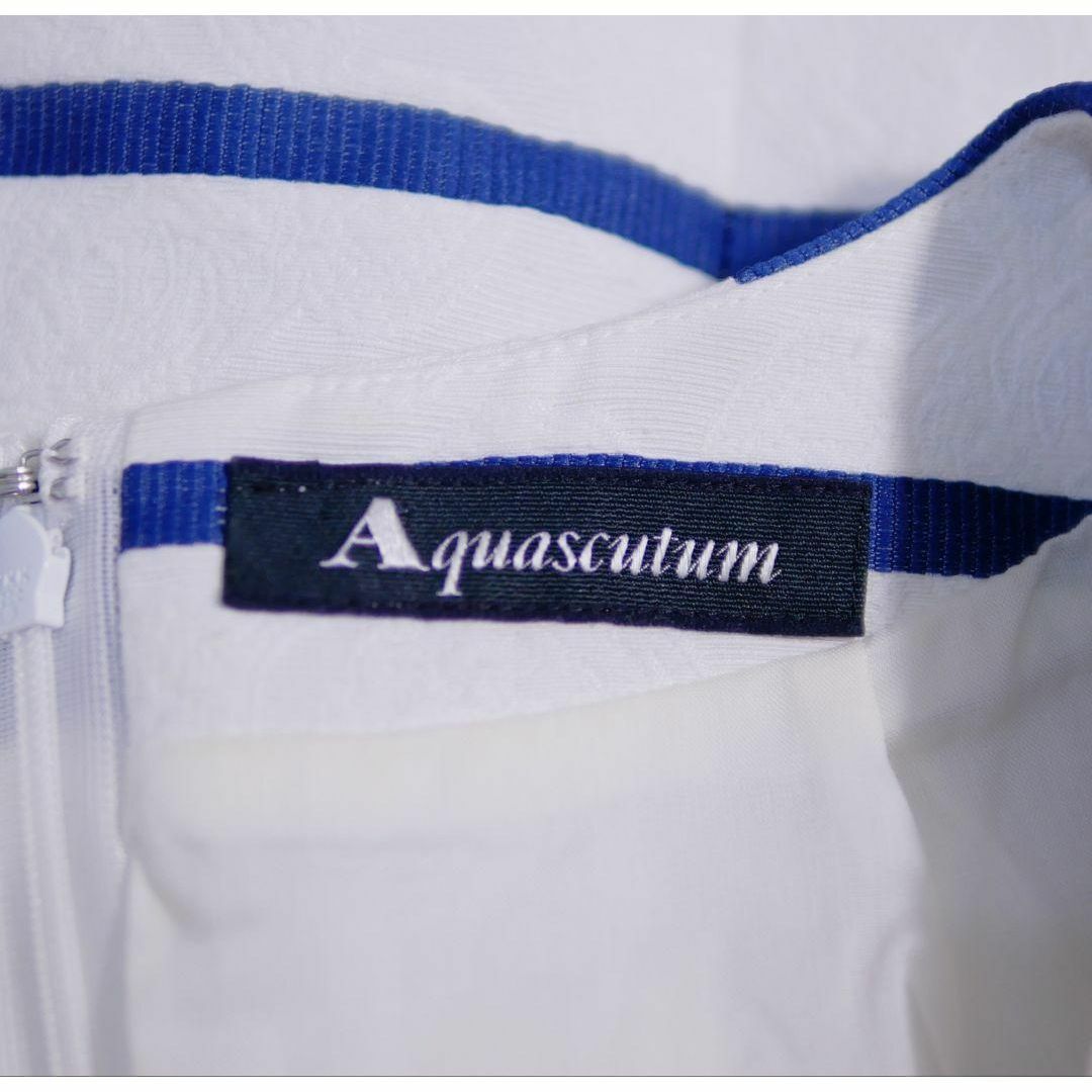 AQUA SCUTUM(アクアスキュータム)の美品 アクアスキュータム ワンピース タイト 膝丈 半袖 ボーダー 白 ブルー レディースのワンピース(ひざ丈ワンピース)の商品写真
