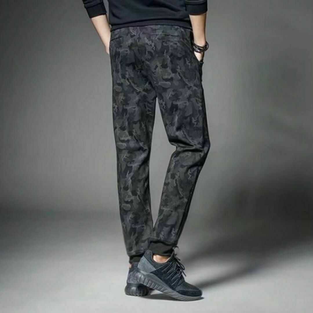 メンズ 迷彩ジョガーパンツ タグサイズXL ズボン スキニー ジャージ　新品 メンズのパンツ(ワークパンツ/カーゴパンツ)の商品写真