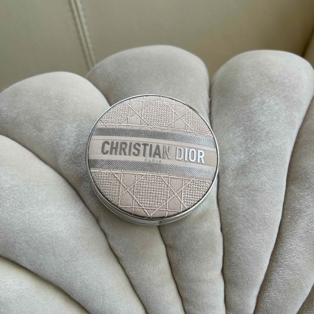 Christian Dior(クリスチャンディオール)のディオールスキンフォーエバークッションケース限定品 コスメ/美容のメイク道具/ケアグッズ(ボトル・ケース・携帯小物)の商品写真