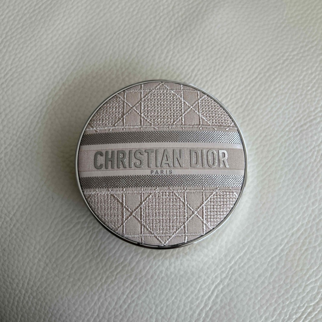 Christian Dior(クリスチャンディオール)のディオールスキンフォーエバークッションケース限定品 コスメ/美容のメイク道具/ケアグッズ(ボトル・ケース・携帯小物)の商品写真