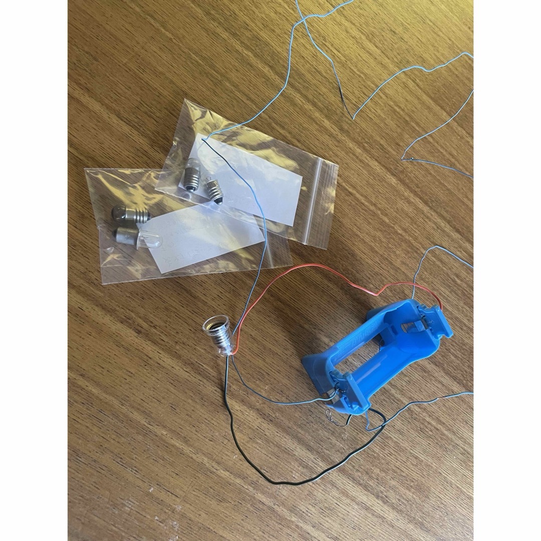 豆電球と小学校工作用のソケットなど エンタメ/ホビーのエンタメ その他(その他)の商品写真