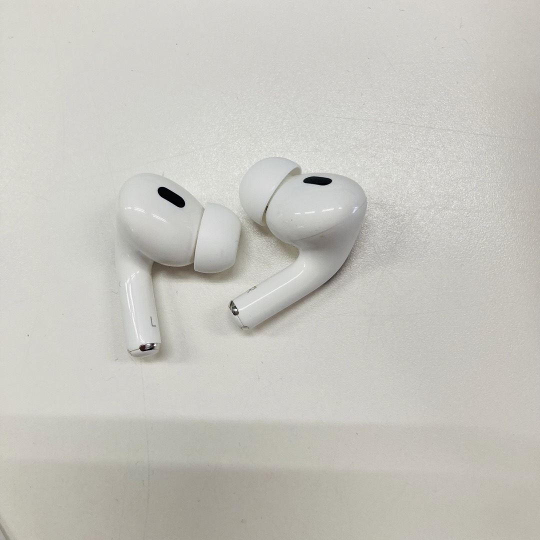 Apple(アップル)のApple airpods pro 第二世代 正規品 美品  スマホ/家電/カメラのオーディオ機器(ヘッドフォン/イヤフォン)の商品写真