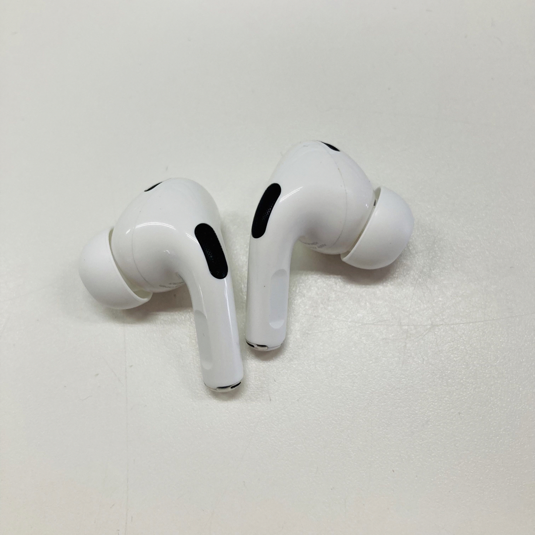 Apple(アップル)のApple airpods pro 第二世代 正規品 美品  スマホ/家電/カメラのオーディオ機器(ヘッドフォン/イヤフォン)の商品写真