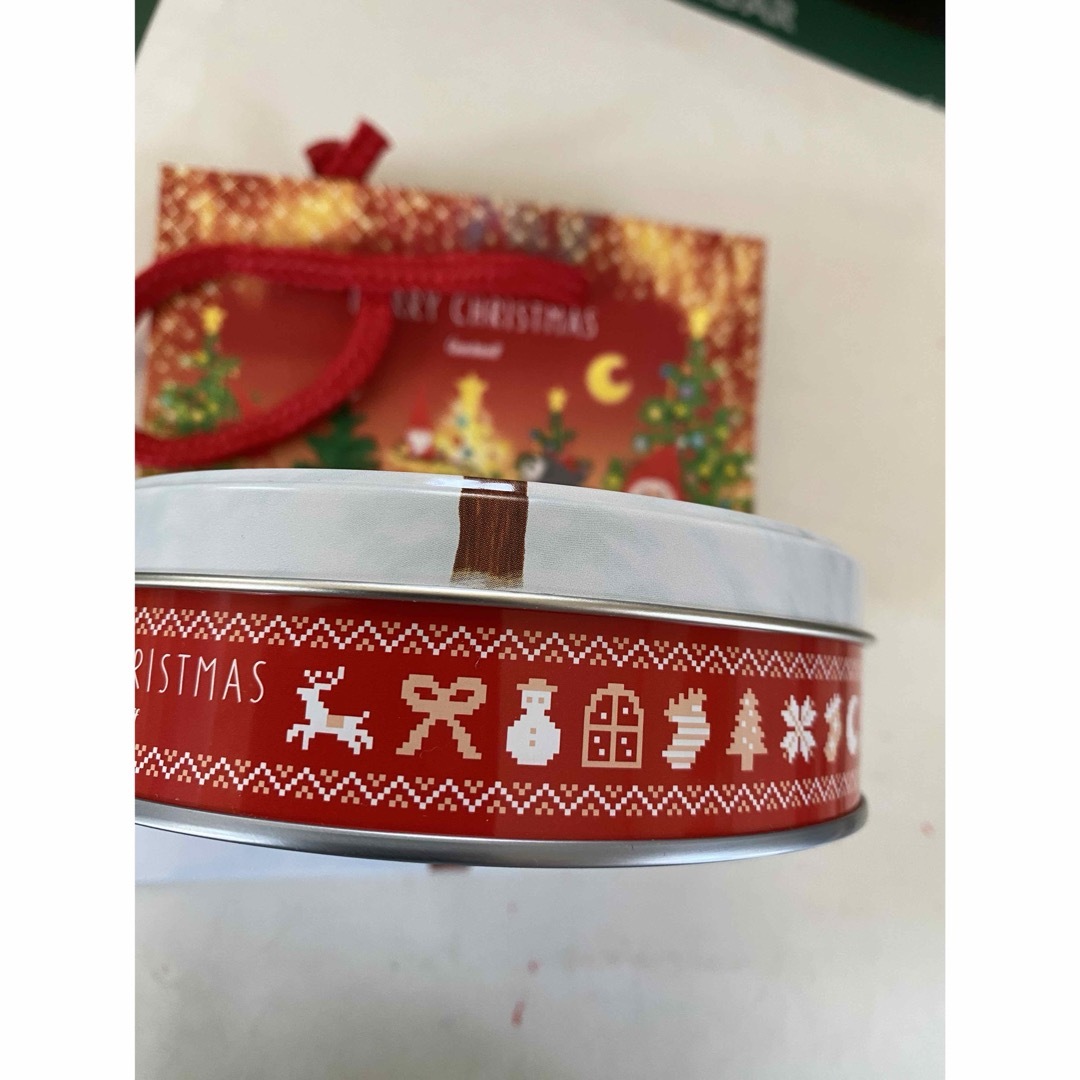 Goncharoff(ゴンチャロフ)のゴンチャロフ空き缶と紙袋　クリスマス インテリア/住まい/日用品の収納家具(ケース/ボックス)の商品写真