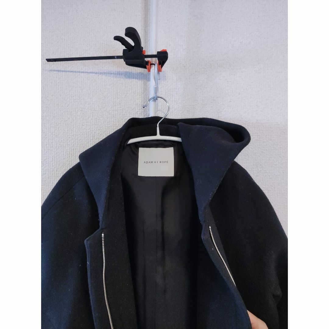 ADAM ET ROPE'　フードショートコート　黒 レディースのジャケット/アウター(ロングコート)の商品写真