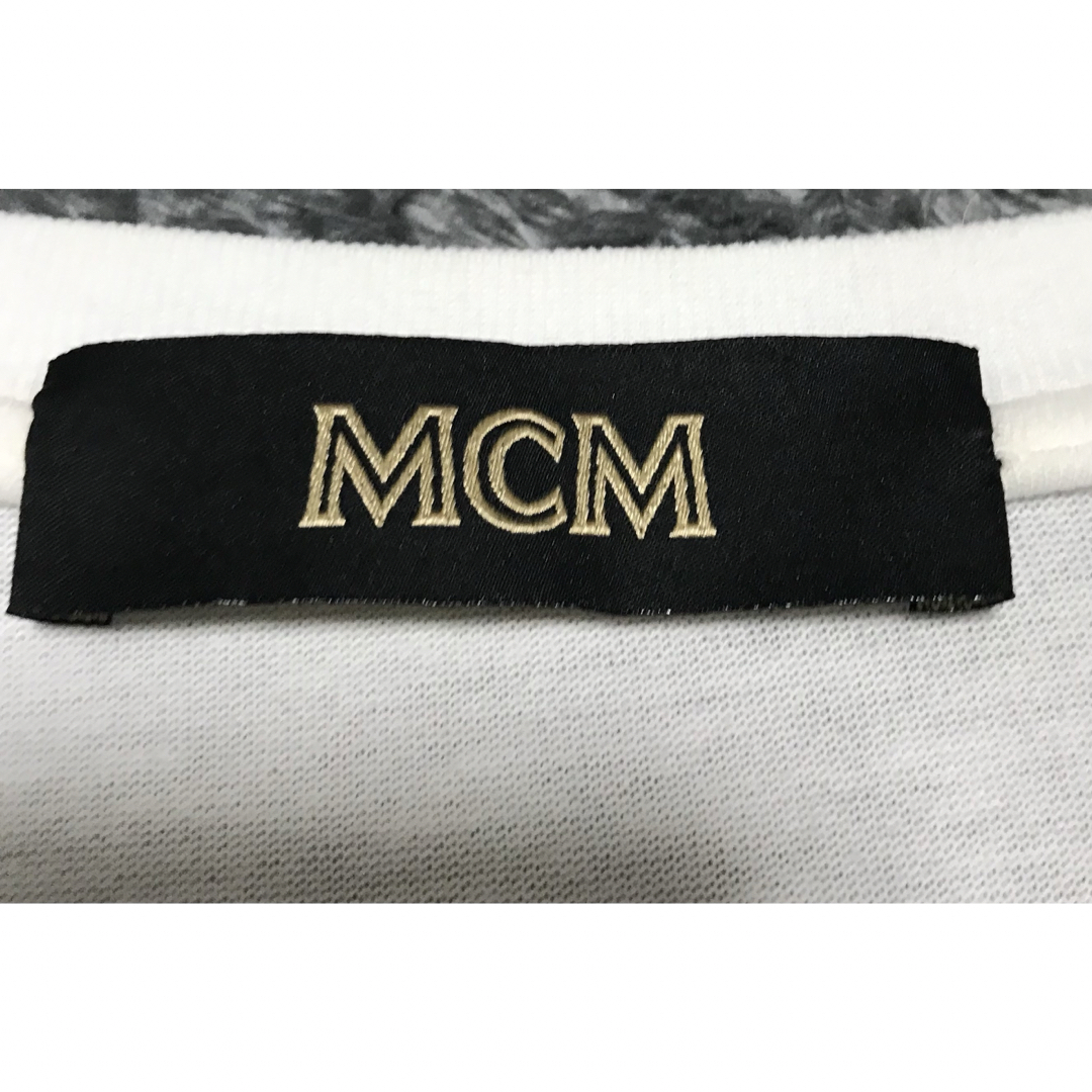 MCM(エムシーエム)のMCM エンボスロゴtシャツ メンズのトップス(Tシャツ/カットソー(半袖/袖なし))の商品写真