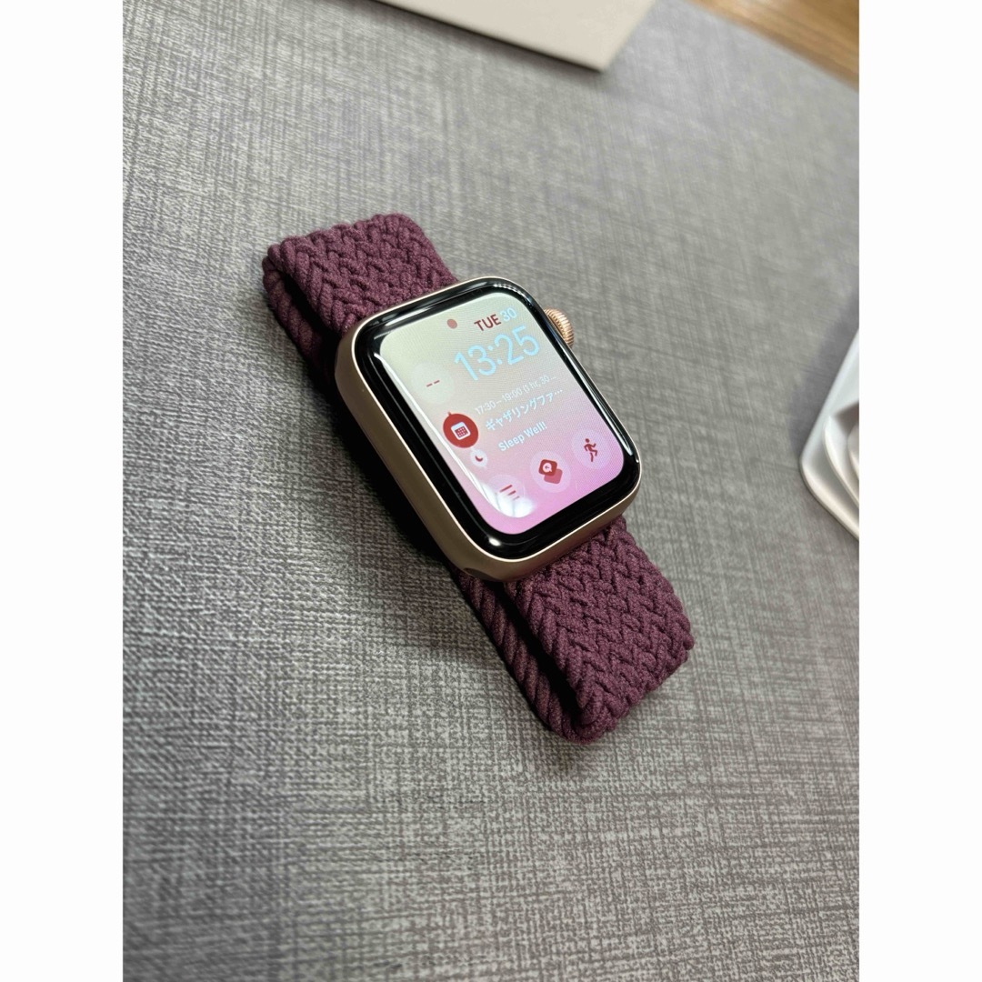 Apple Watch(アップルウォッチ)のApple watch 5 40mm Cellular+GPS ゴールド色 レディースのファッション小物(腕時計)の商品写真