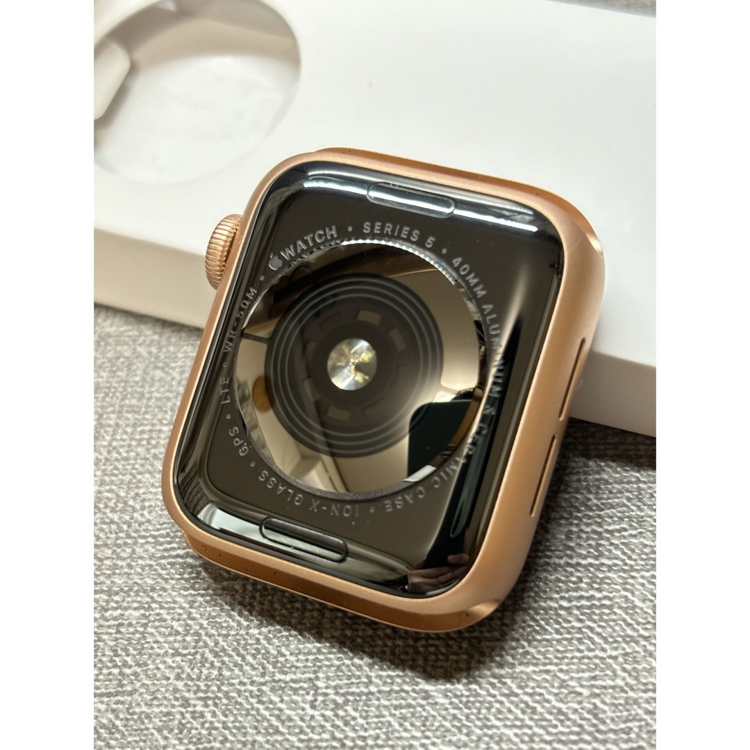 Apple Watch(アップルウォッチ)のApple watch 5 40mm Cellular+GPS ゴールド色 レディースのファッション小物(腕時計)の商品写真