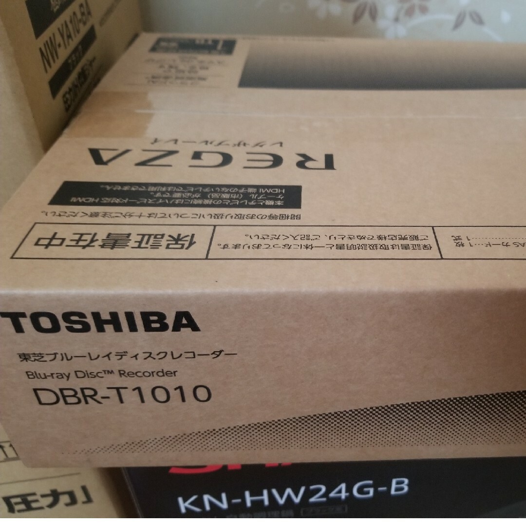 東芝(トウシバ)の新品未開封 東芝TOSHIBAレグザブルーレイレコーダー DBR-T1010 スマホ/家電/カメラのテレビ/映像機器(ブルーレイレコーダー)の商品写真