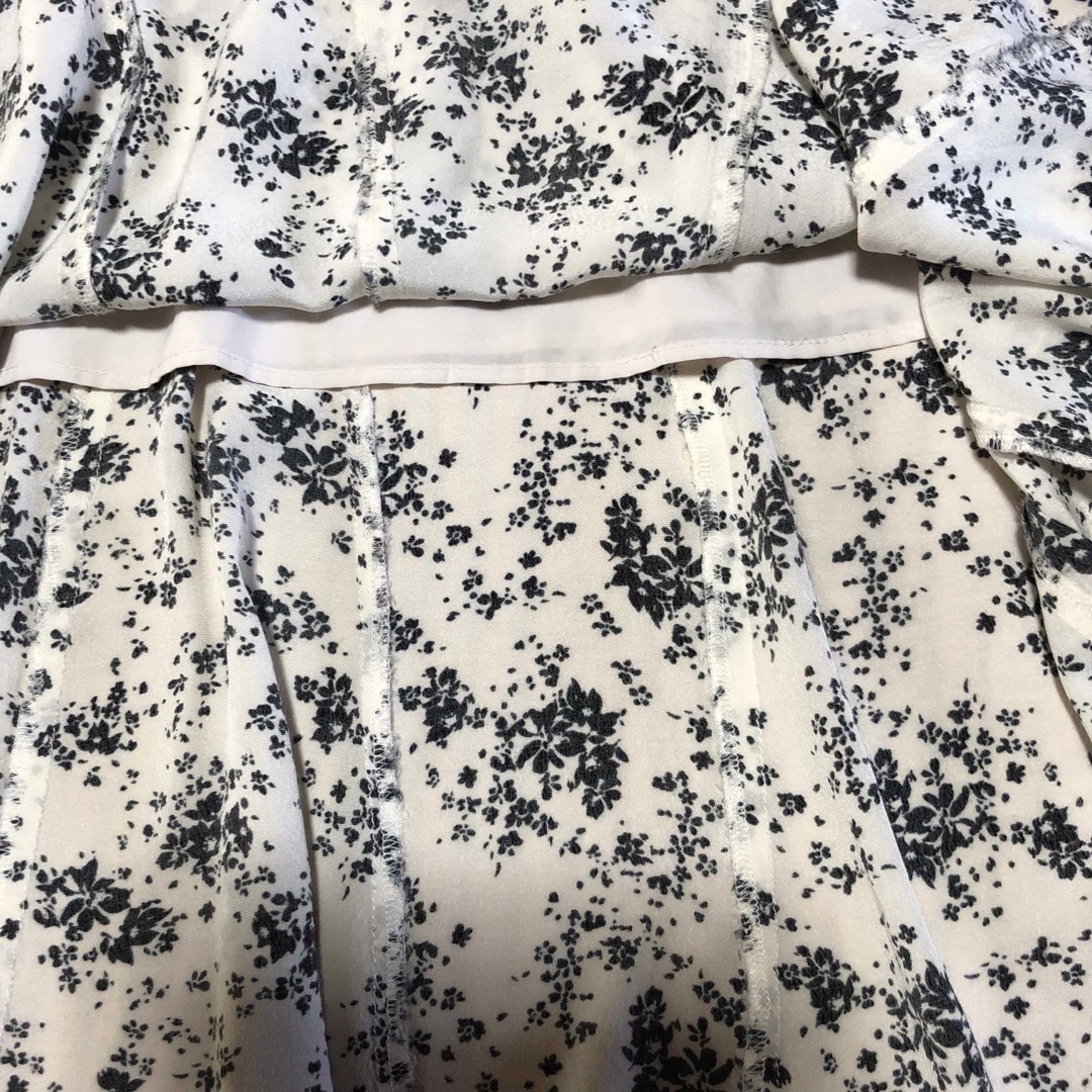 UNIQLO(ユニクロ)のユニクロ　プリントマーメイドスカートSホワイト レディースのスカート(ロングスカート)の商品写真