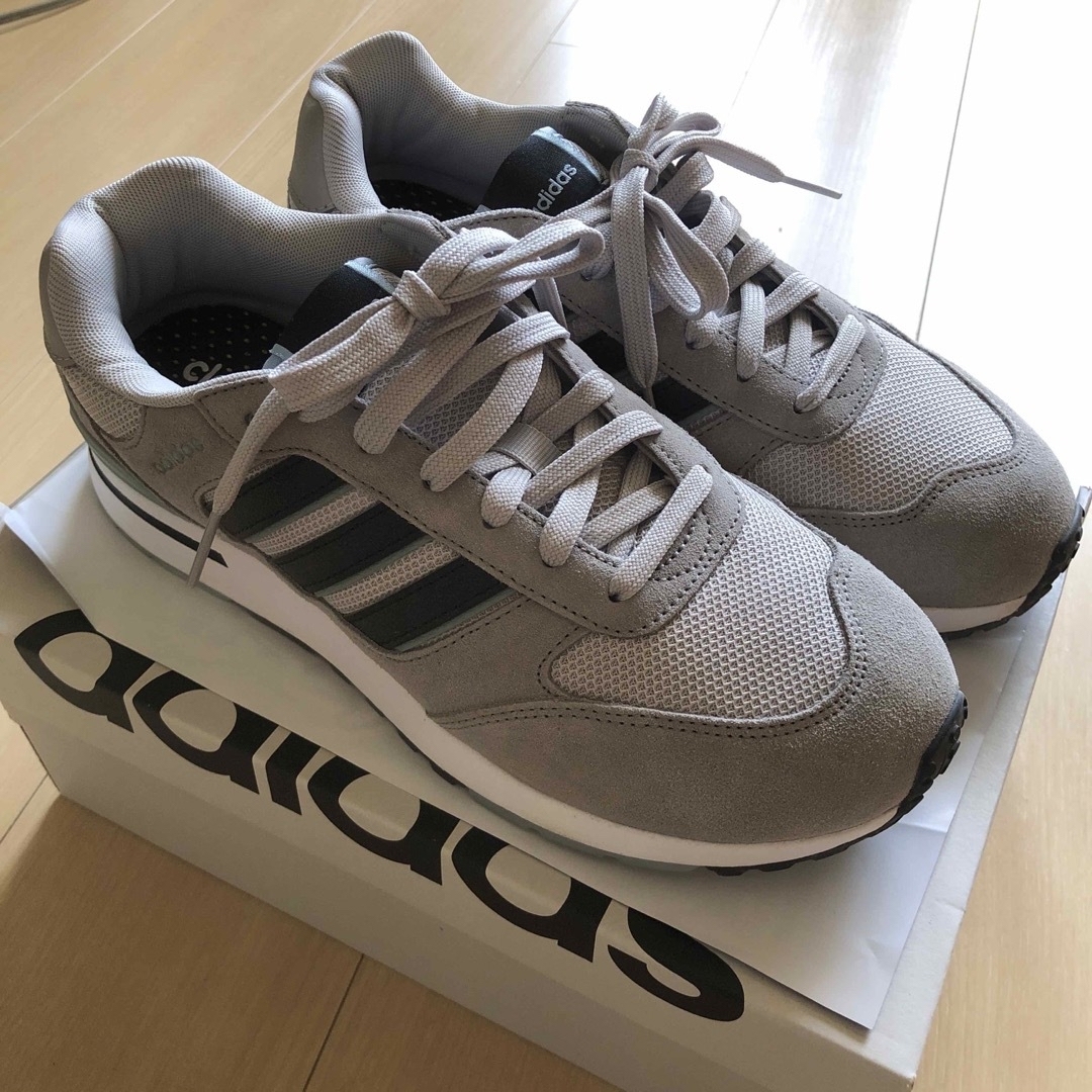 adidas(アディダス)のadidas スニーカー　26㎝　メンズ　アディダス　グレー　スエード  メンズの靴/シューズ(スニーカー)の商品写真