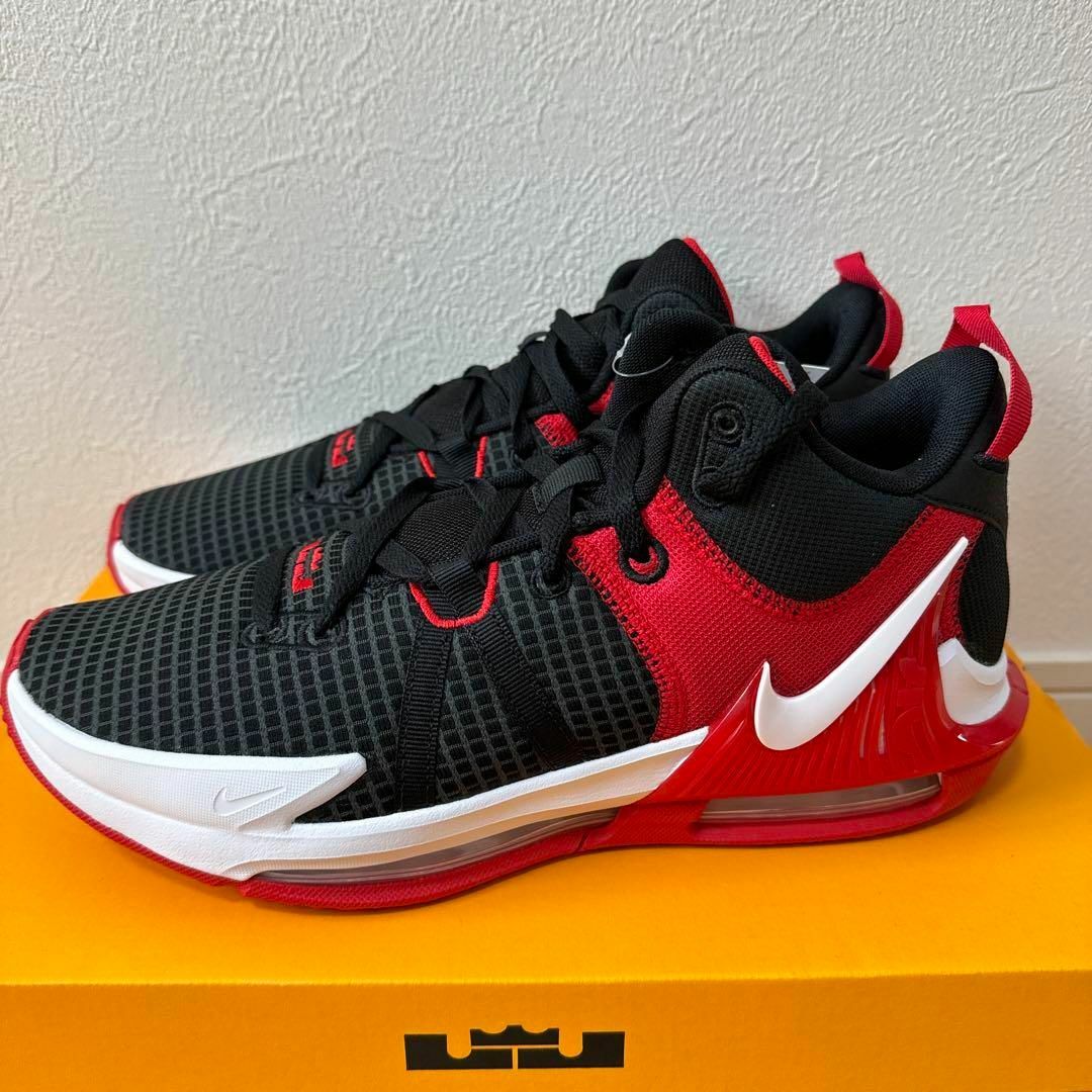 NIKE(ナイキ)の新品　NIKE Lebron WITNESS VII EP バッシュ　28cm スポーツ/アウトドアのスポーツ/アウトドア その他(バスケットボール)の商品写真