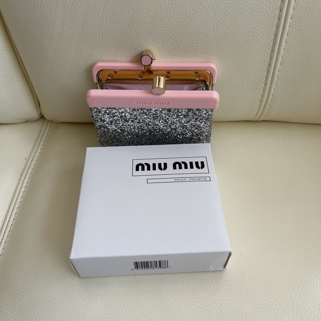 miumiu(ミュウミュウ)のミュウミュウ♡ノベルティ♡ポーチ レディースのファッション小物(ポーチ)の商品写真